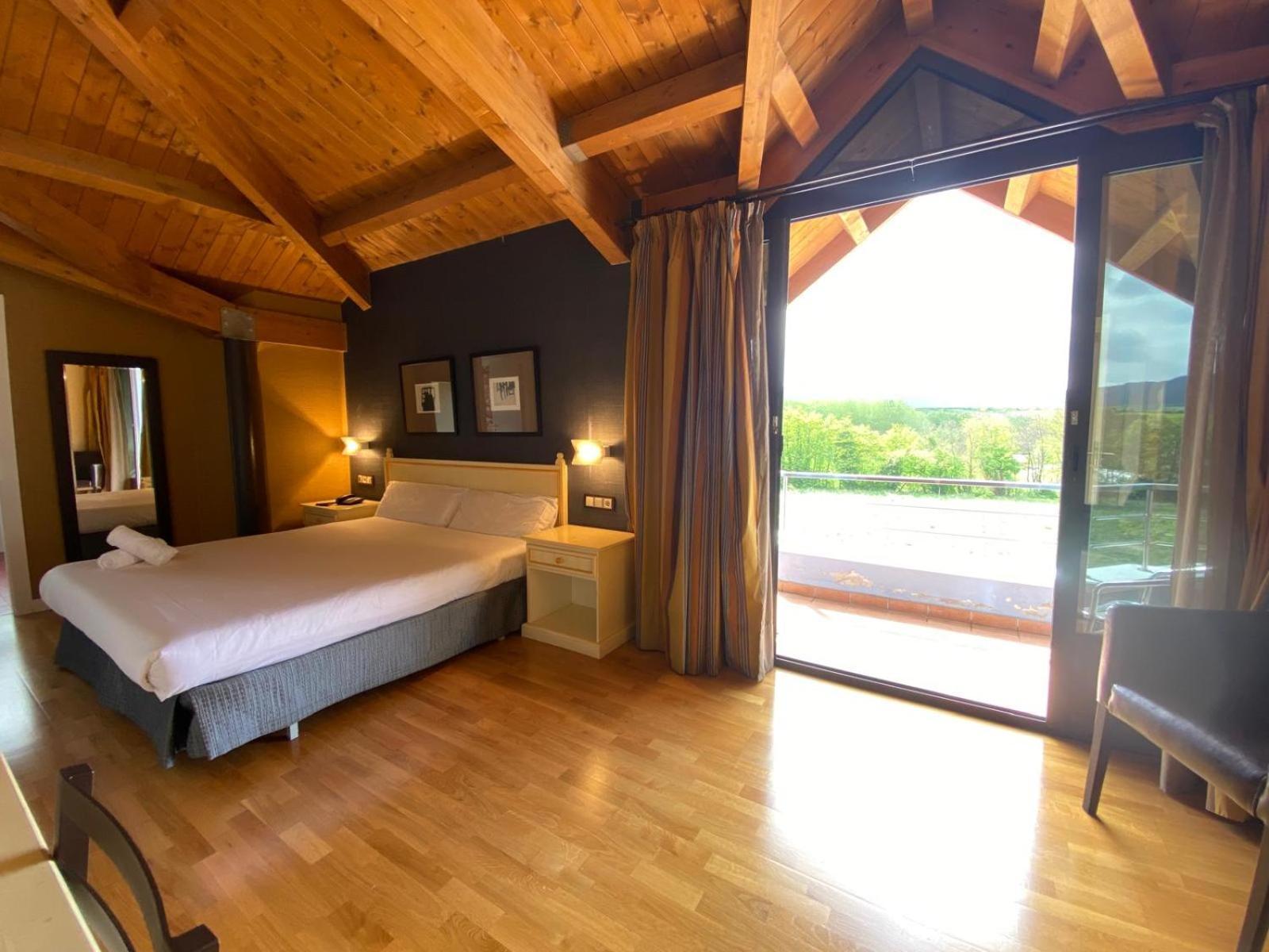 Roomrural Hotel Iru-Bide ルンビエル エクステリア 写真
